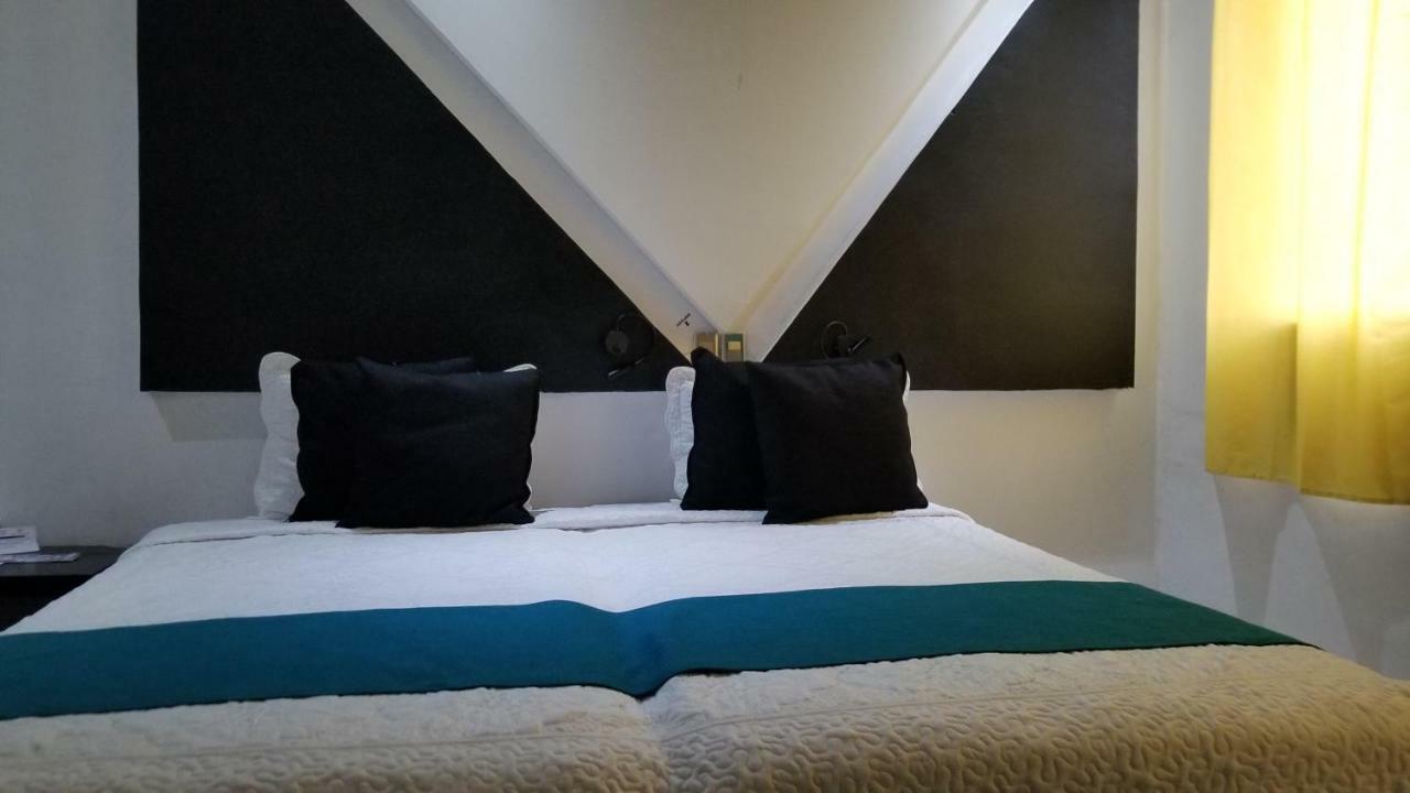 Hotel Dluxe ซานฮวน เด ลอสลากอส ภายนอก รูปภาพ